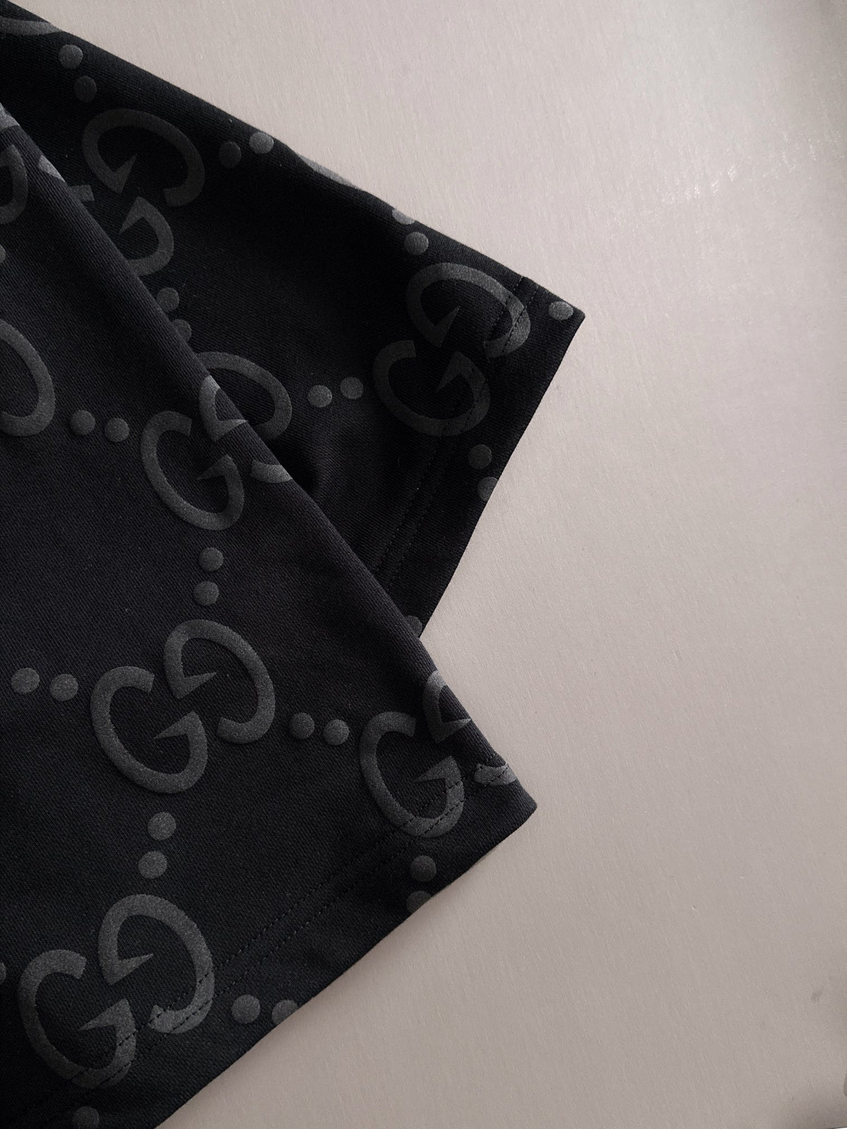 Plucked two letter logo casual shorts