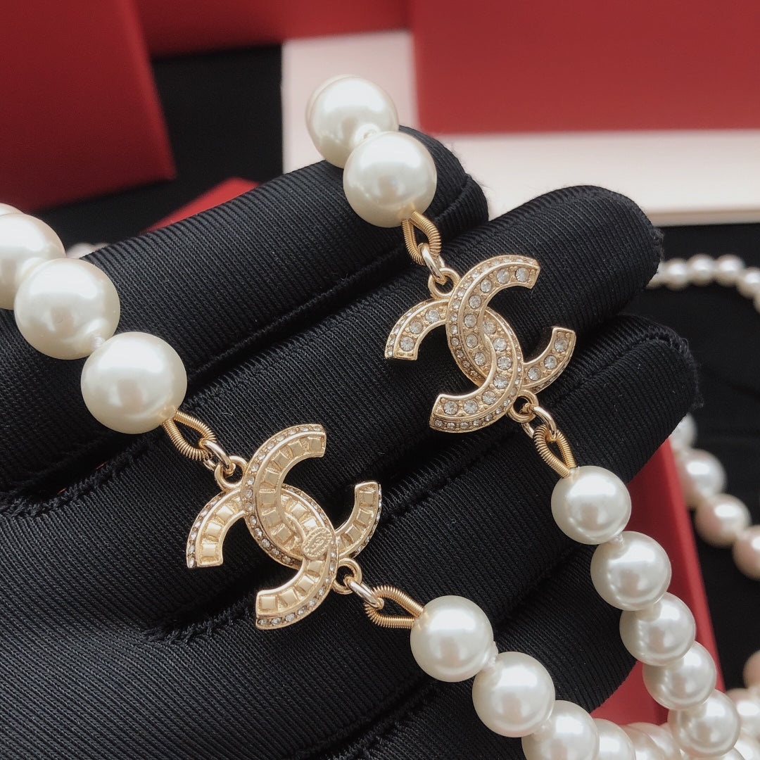 pearl sweater chain