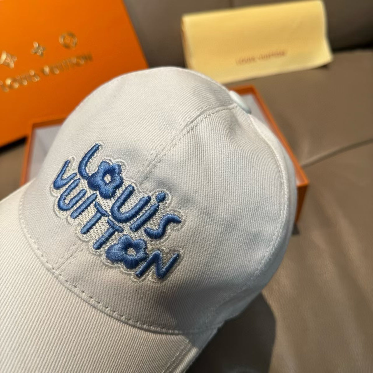 New embroidered canvas baseball cap