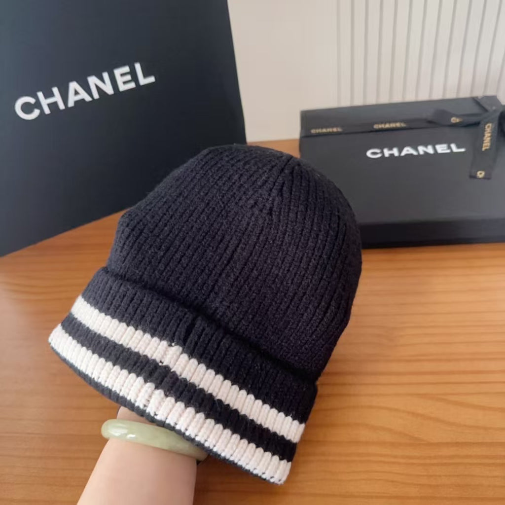 New autumn and winter hats