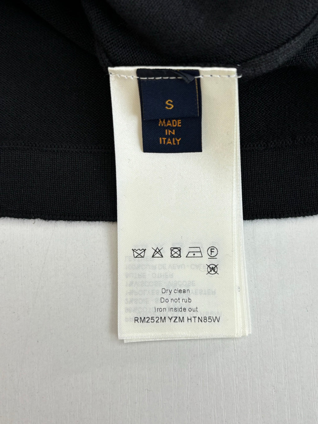 Jacquard knitted sweater with long sleeves