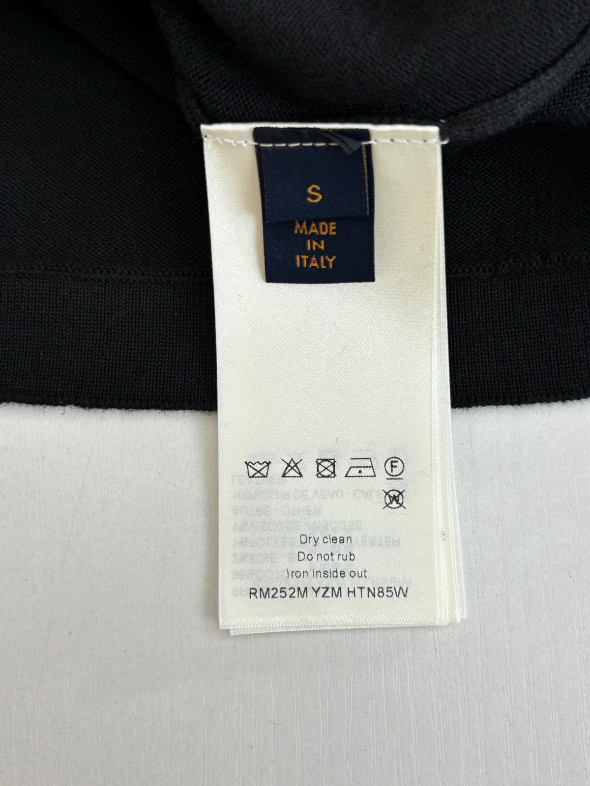 Jacquard knitted sweater with long sleeves