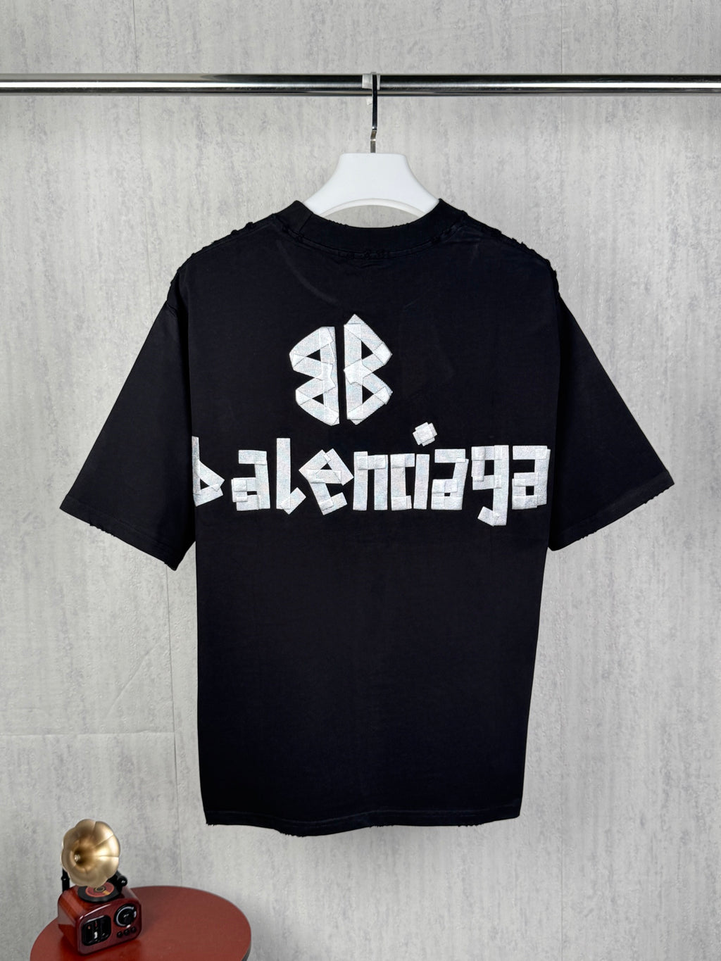 Adhesive tape letter pattern couple's short sleeved T-shirt