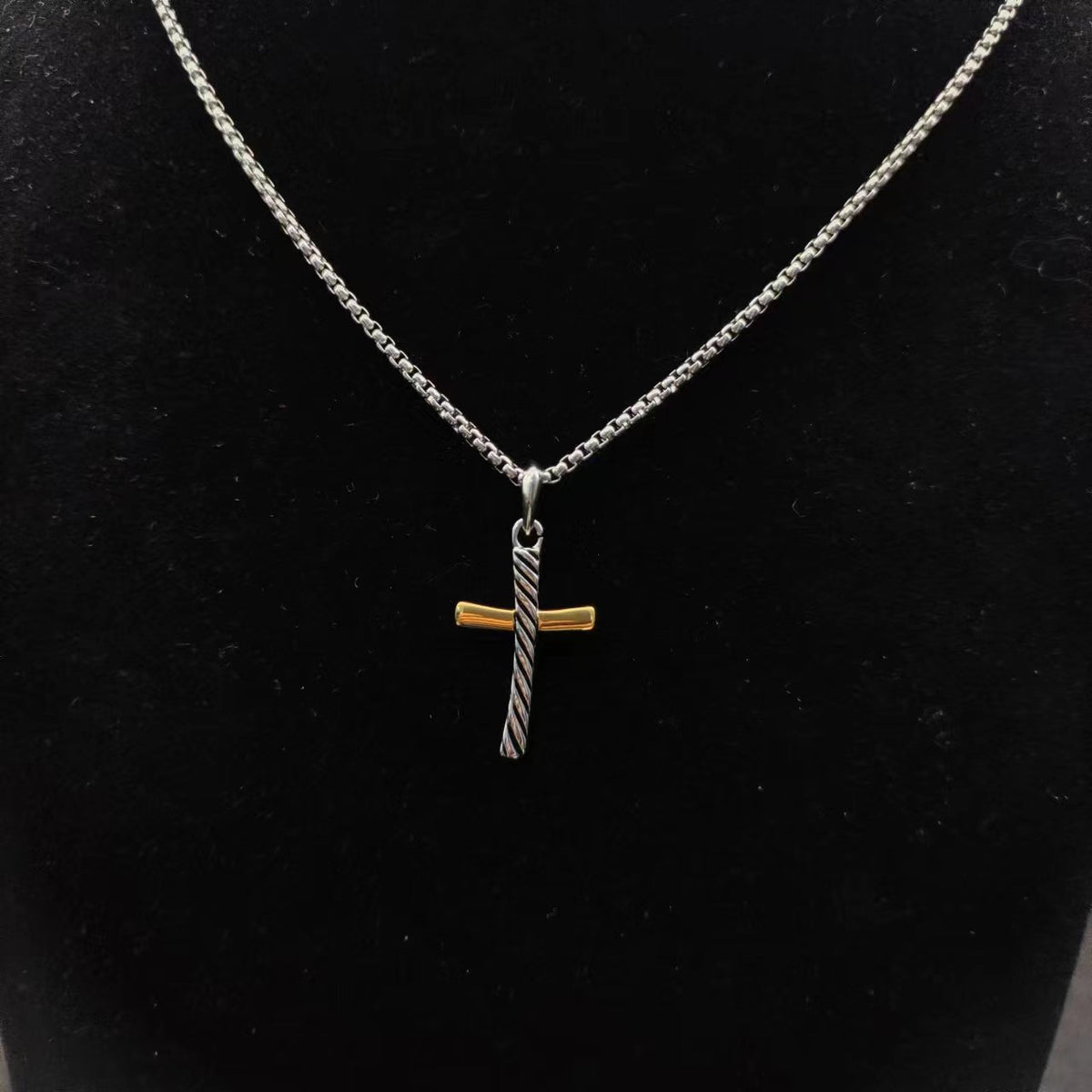 Colorful cross necklace with horizontal edges