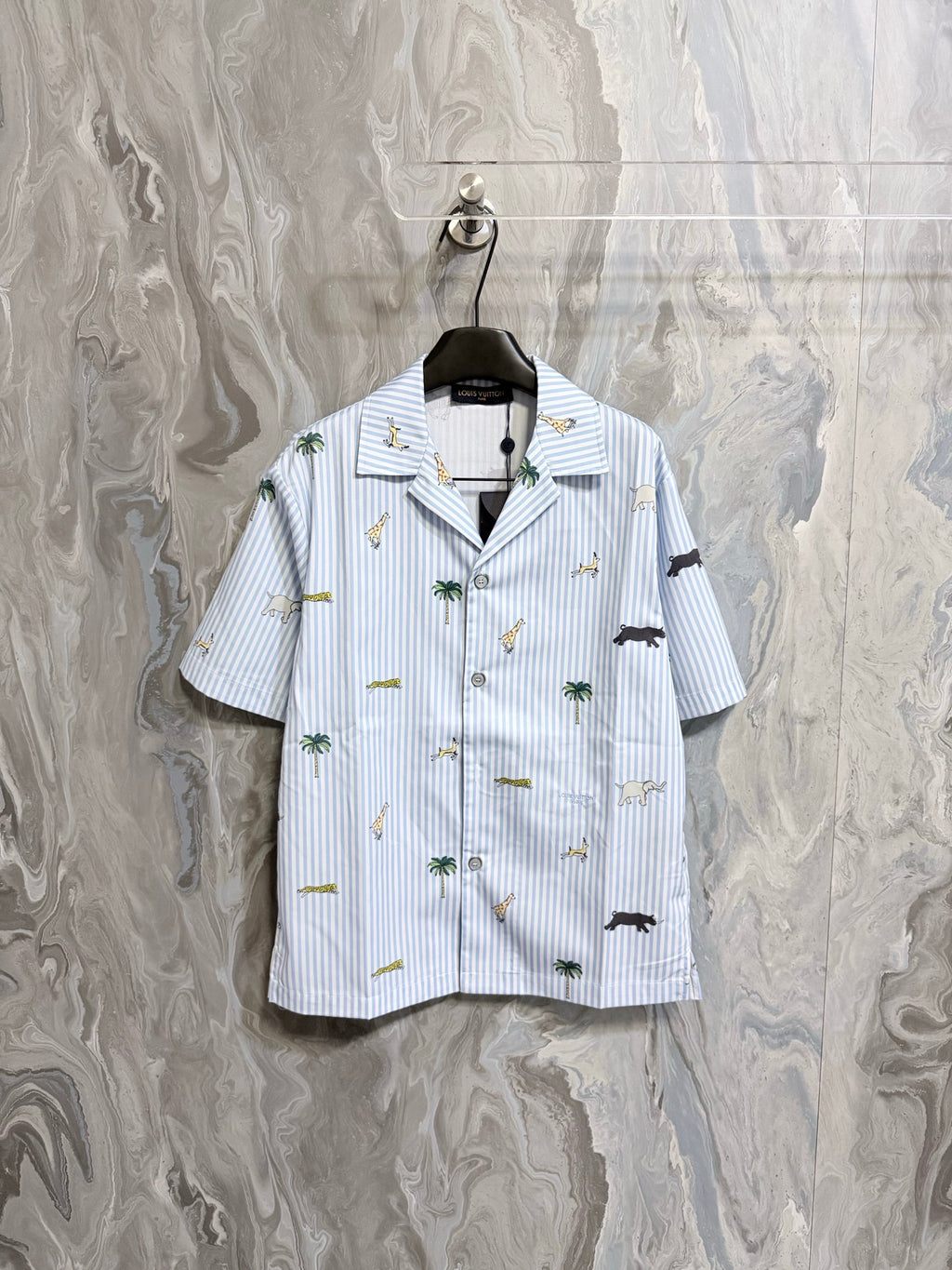 New striped short sleeved shirt decoration