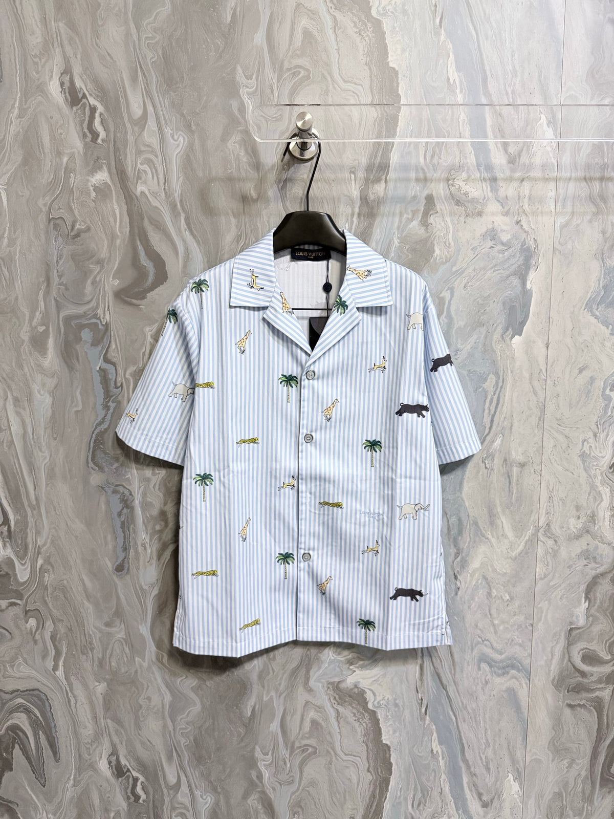 New striped short sleeved shirt decoration