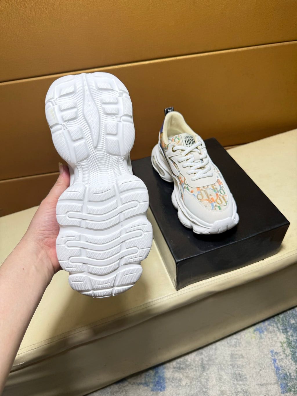 Unique modern style sports shoes