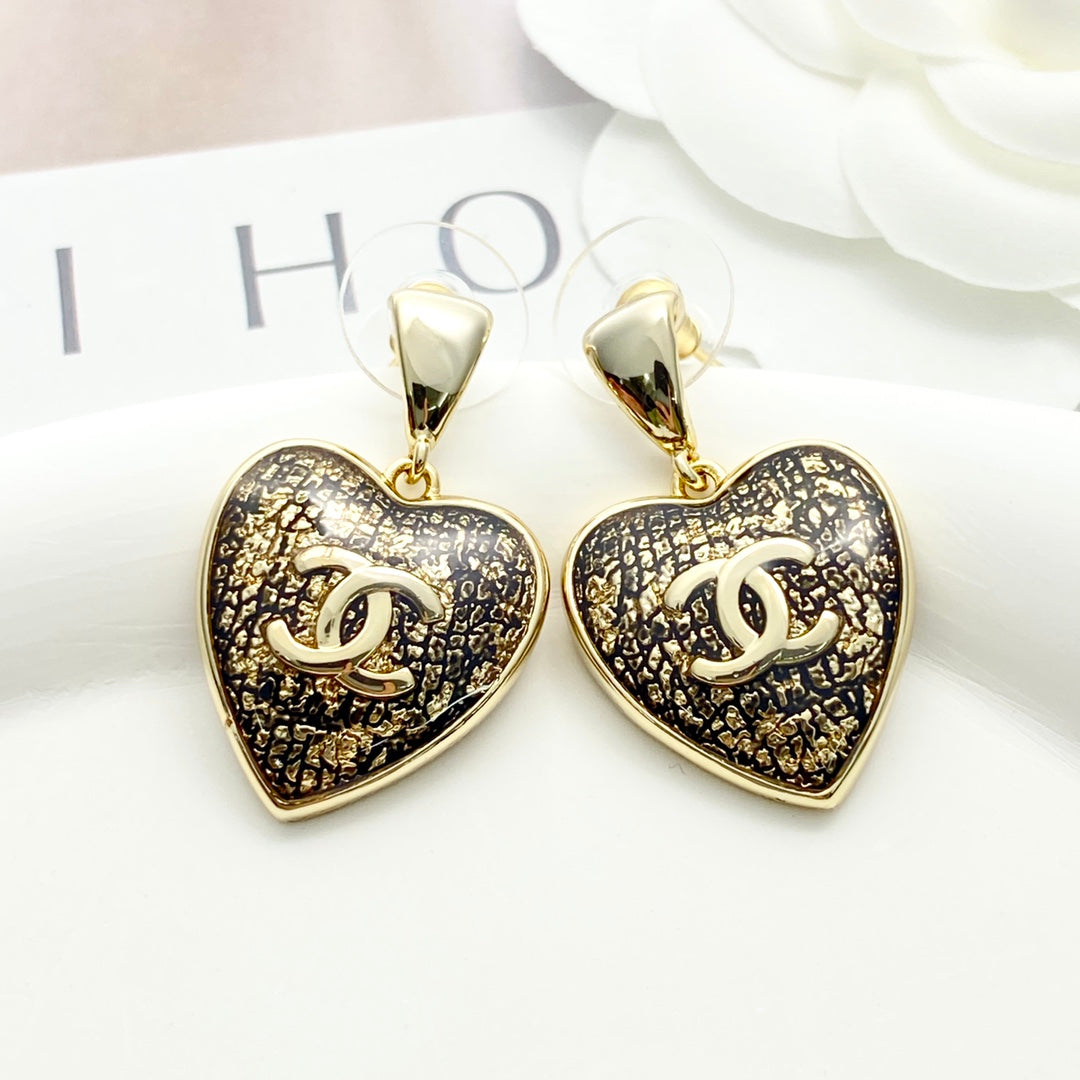 Black gold lace heart-shaped earrings