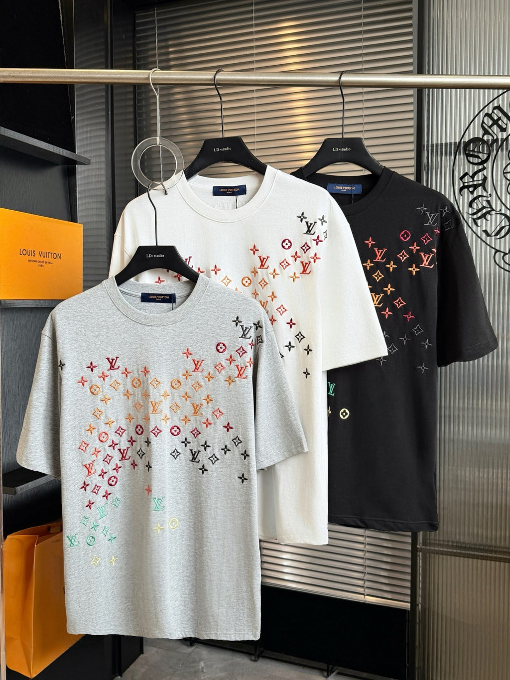 Full printed floral embroidery short sleeved tee