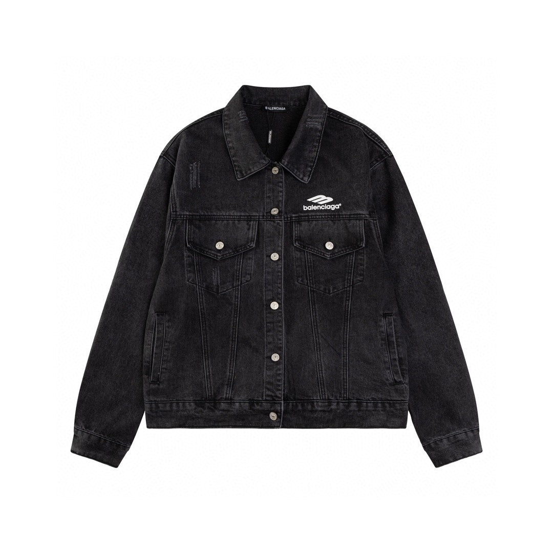 Heavy industry washing and grinding to make old denim jackets