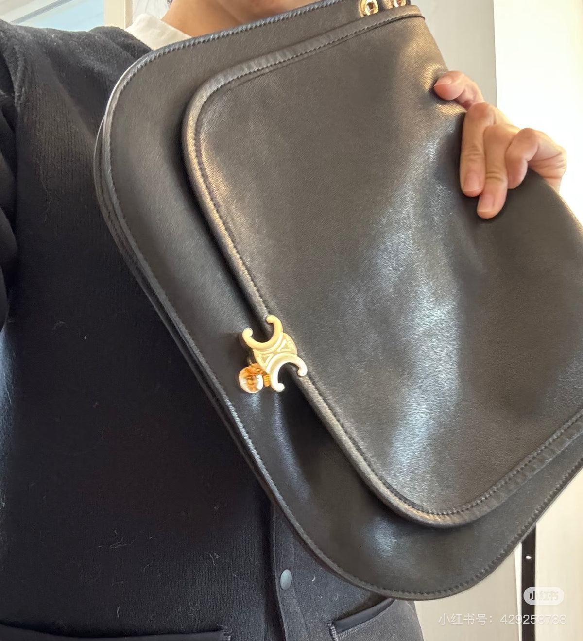 Single button tote bag shopping bag