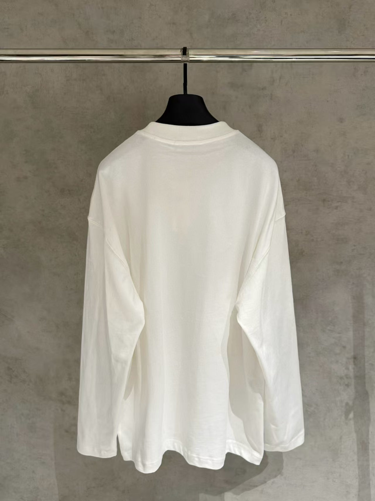 New round neck long sleeved sweatshirt
