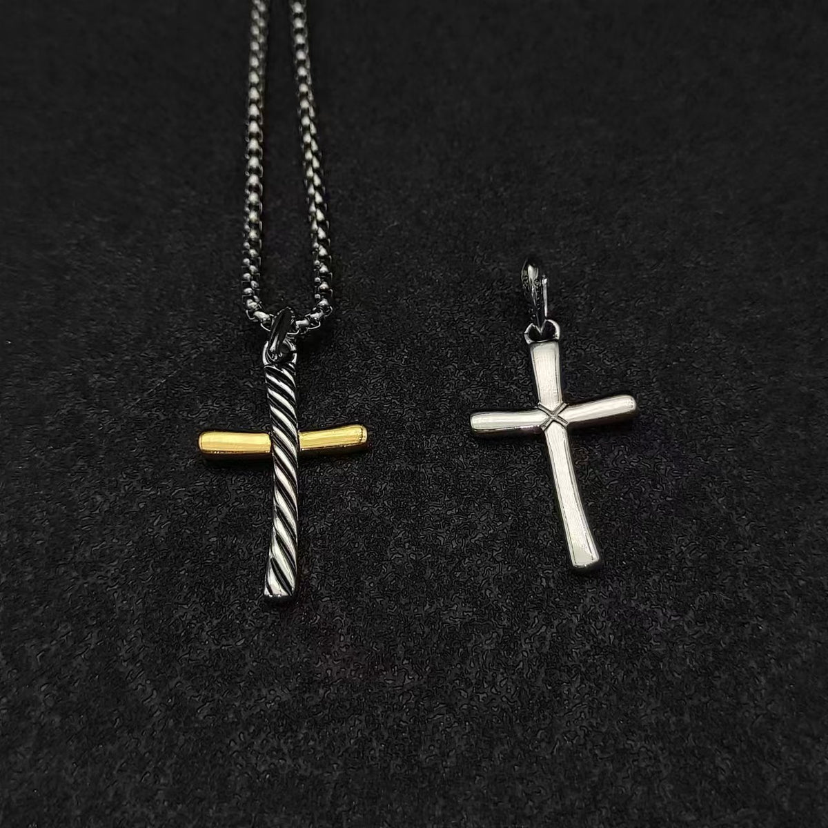 Colorful cross necklace with horizontal edges