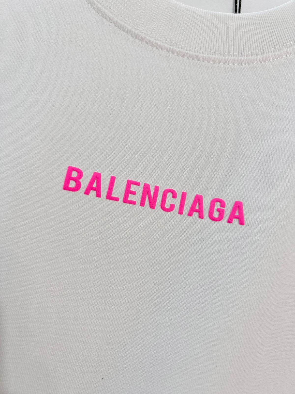 Foam offset small letter round neck T-shirt