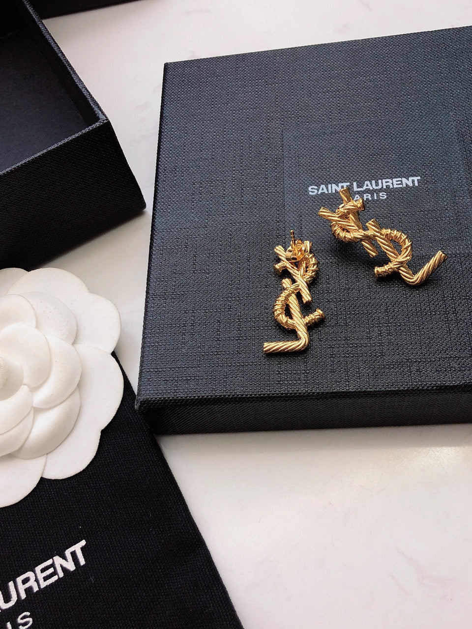Classic luxury earrings