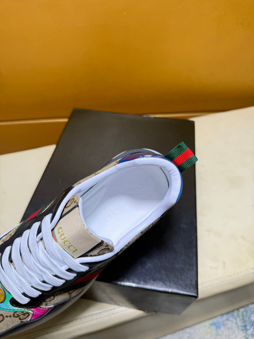 Unique modern style sports shoes
