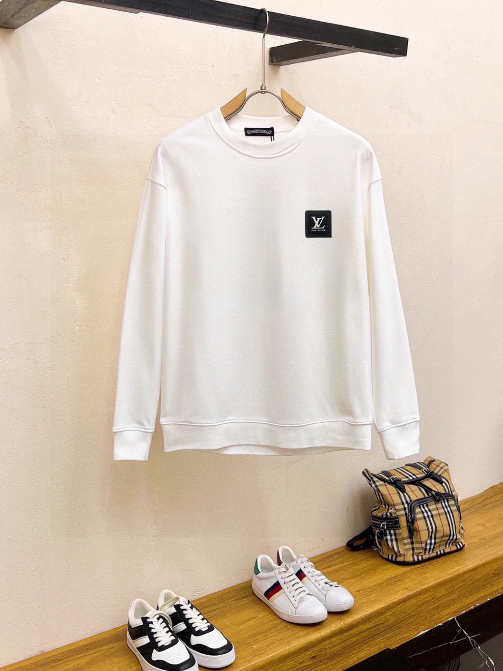 New long sleeved round neck sweatshirt 5