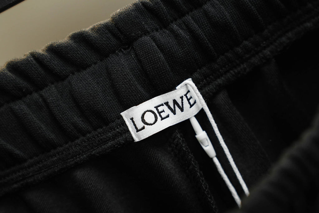 Knitted fabric embroidered shorts
