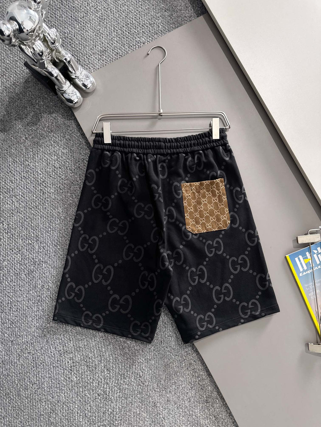 Plucked two letter logo casual shorts