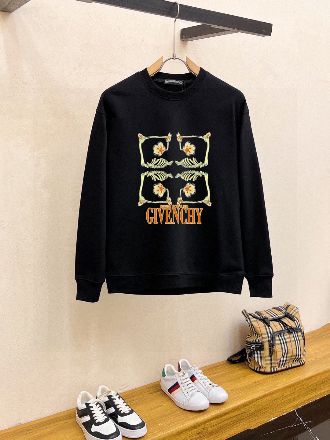 New long sleeved round neck sweatshirt 5
