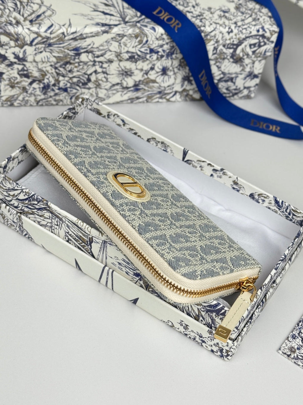 2026 Montaigne Voyageur Slim Wallet 20cm Blue Demin Fabric