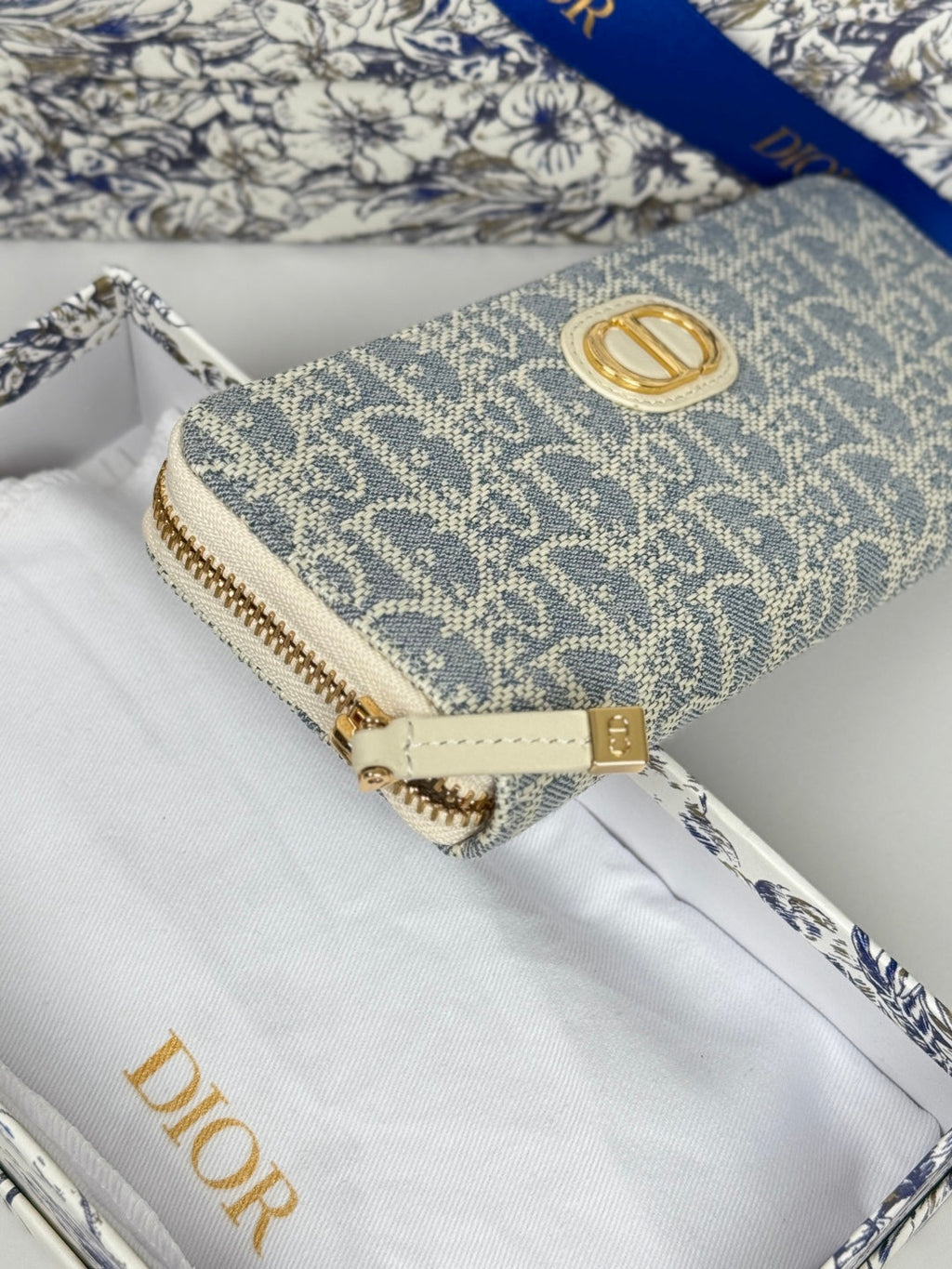 2026 Montaigne Voyageur Slim Wallet 20cm Blue Demin Fabric
