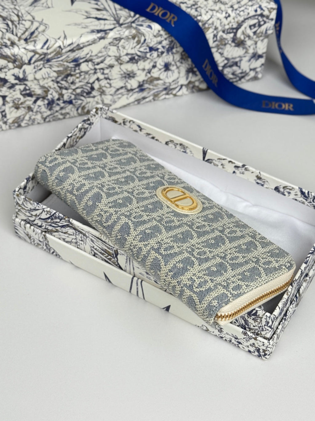 2026 Montaigne Voyageur Slim Wallet 20cm Blue Demin Fabric