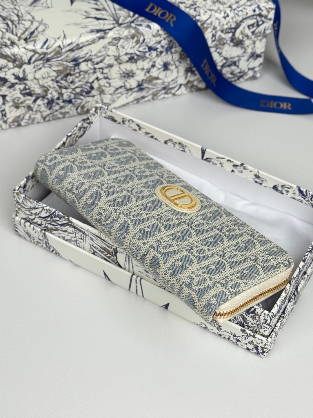 2026 Montaigne Voyageur Slim Wallet 20cm Blue Demin Fabric