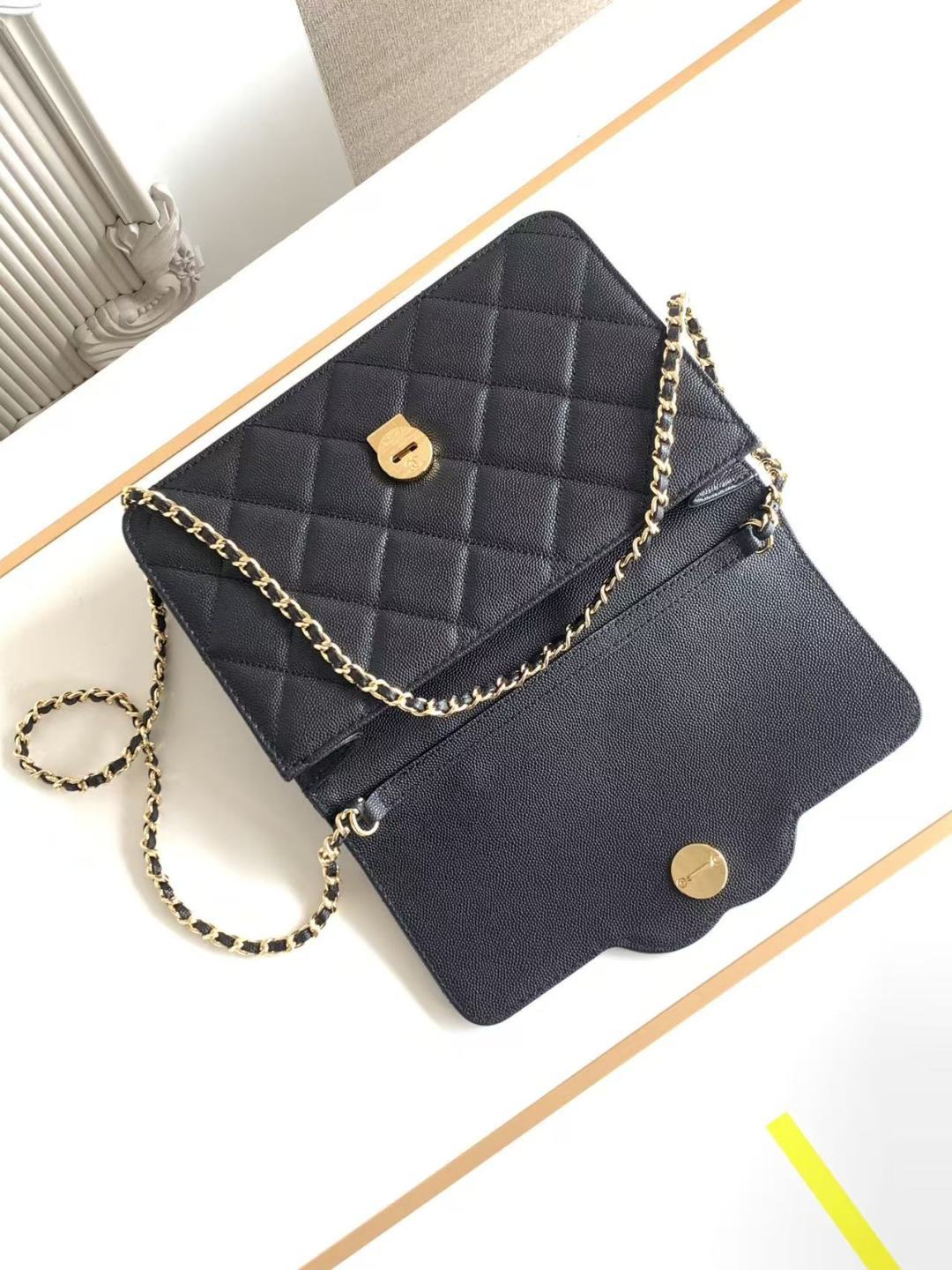 2026 Flap Bag 24cm Pebbled Calfskin