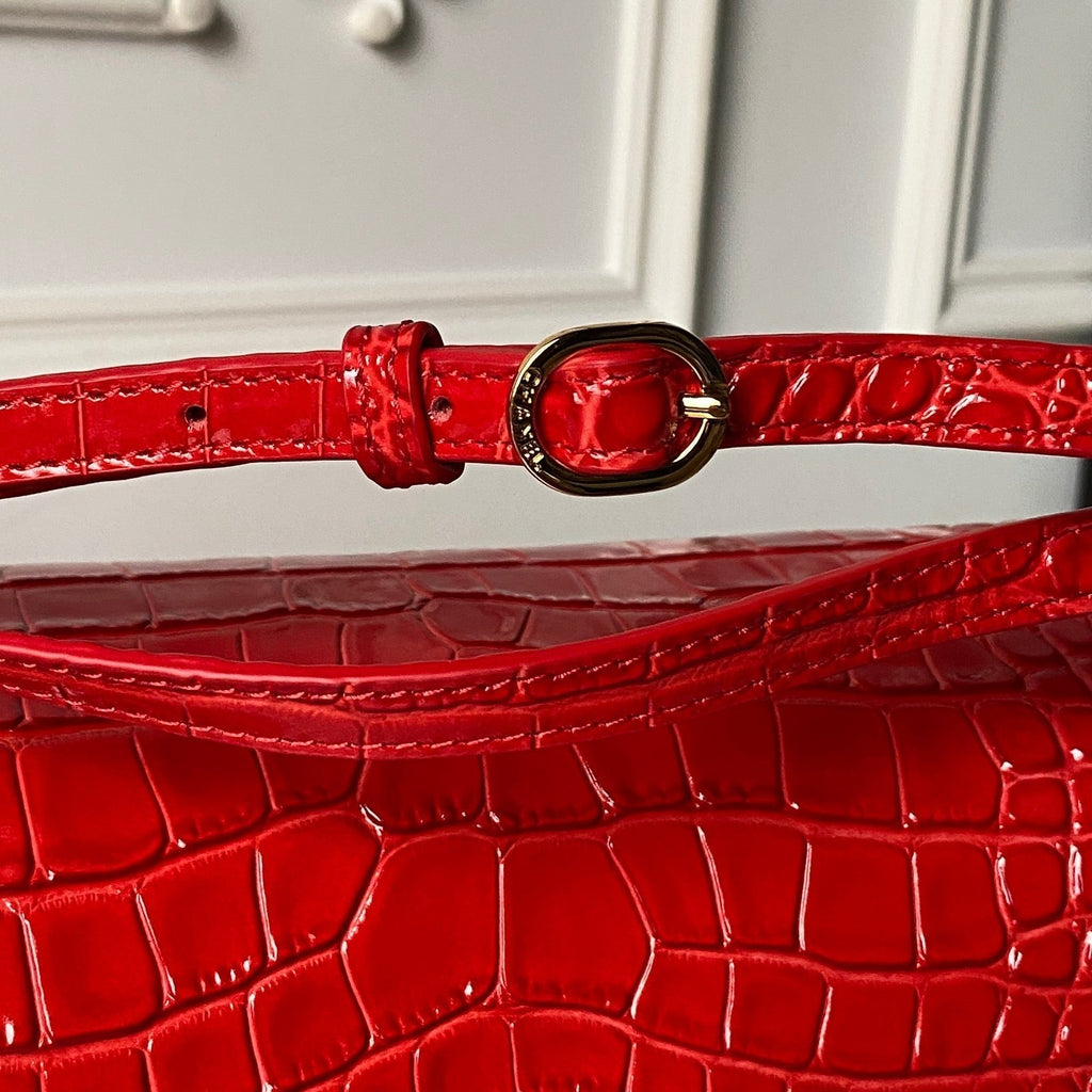 26S CC LOGO SHOULDER BAG 32 IN DARK RED CROCODILE-EMBOSSED CALFSKIN GOLD HARDWARE