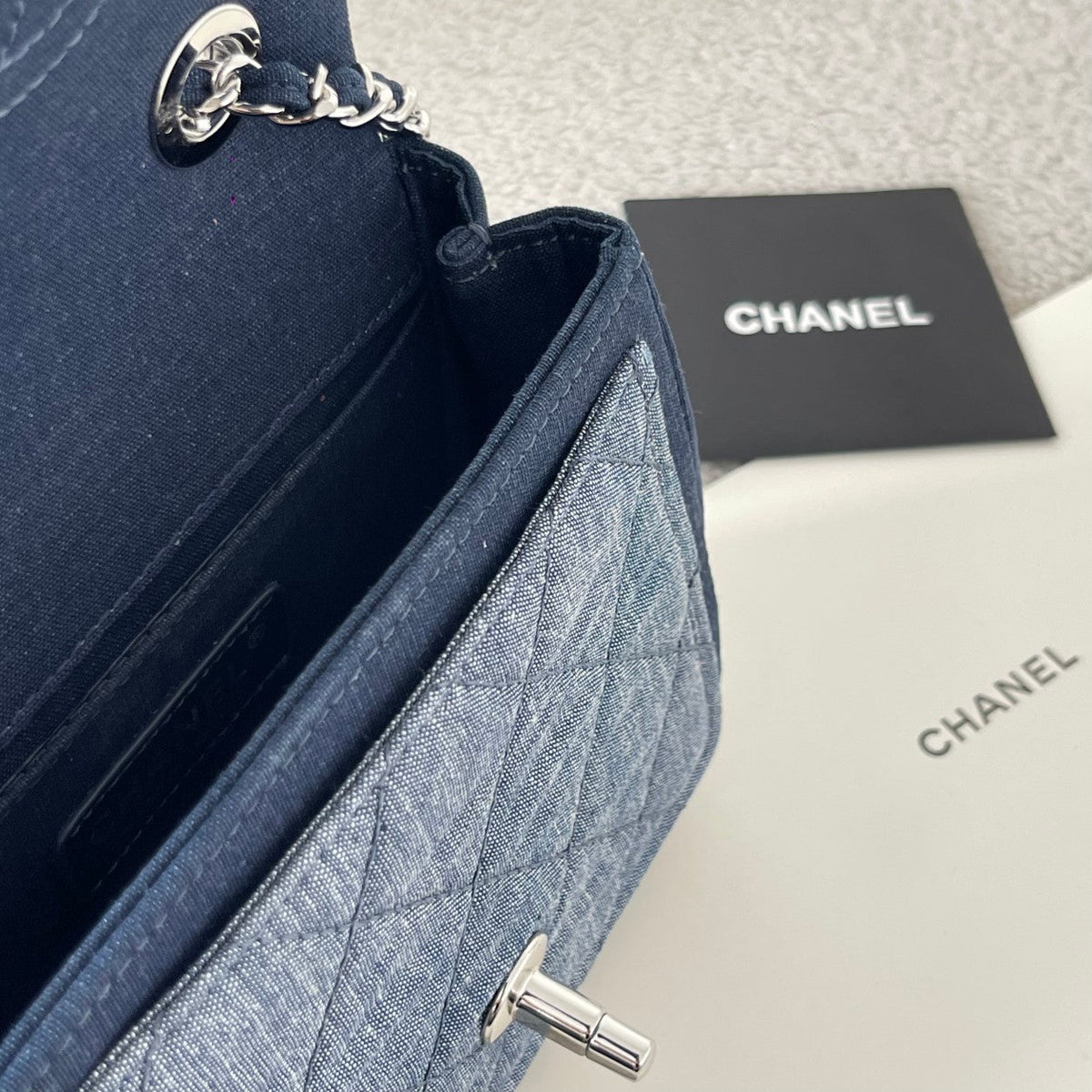 2026 Quilted Mini Flap Bag 17cm Blue Denim