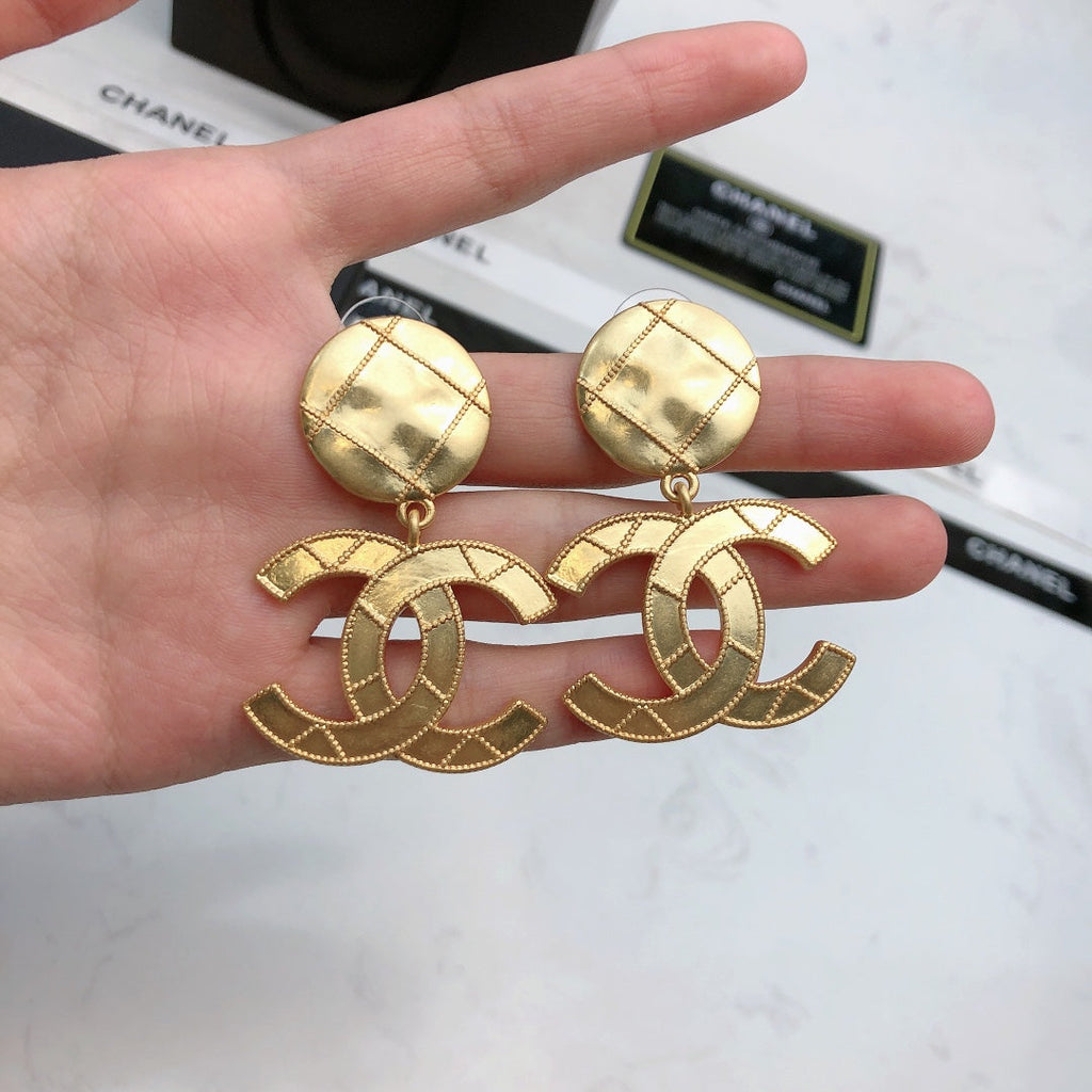 26S DOUBLE C LOGO QUILTED DROP EARRINGS IN GOLD METAL 631885