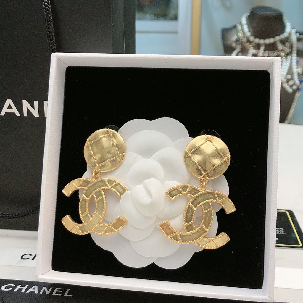 26S DOUBLE C LOGO QUILTED DROP EARRINGS IN GOLD METAL 631885
