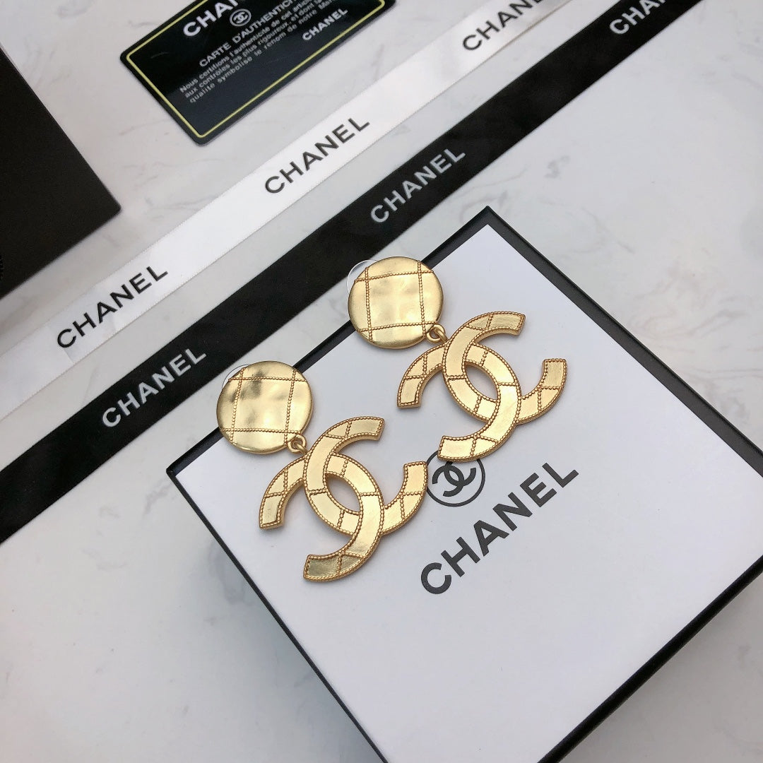 26S DOUBLE C LOGO QUILTED DROP EARRINGS IN GOLD METAL 631885