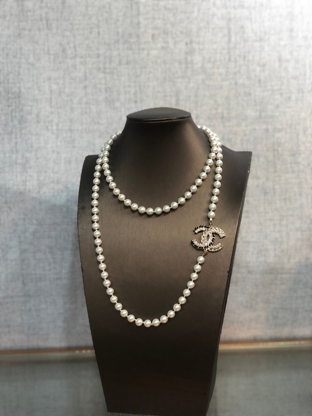26S DOUBLE C LOGO PEARL LAYERED NECKLACE WITH CRYSTAL CC DETAIL IN GOLD METAL 631831