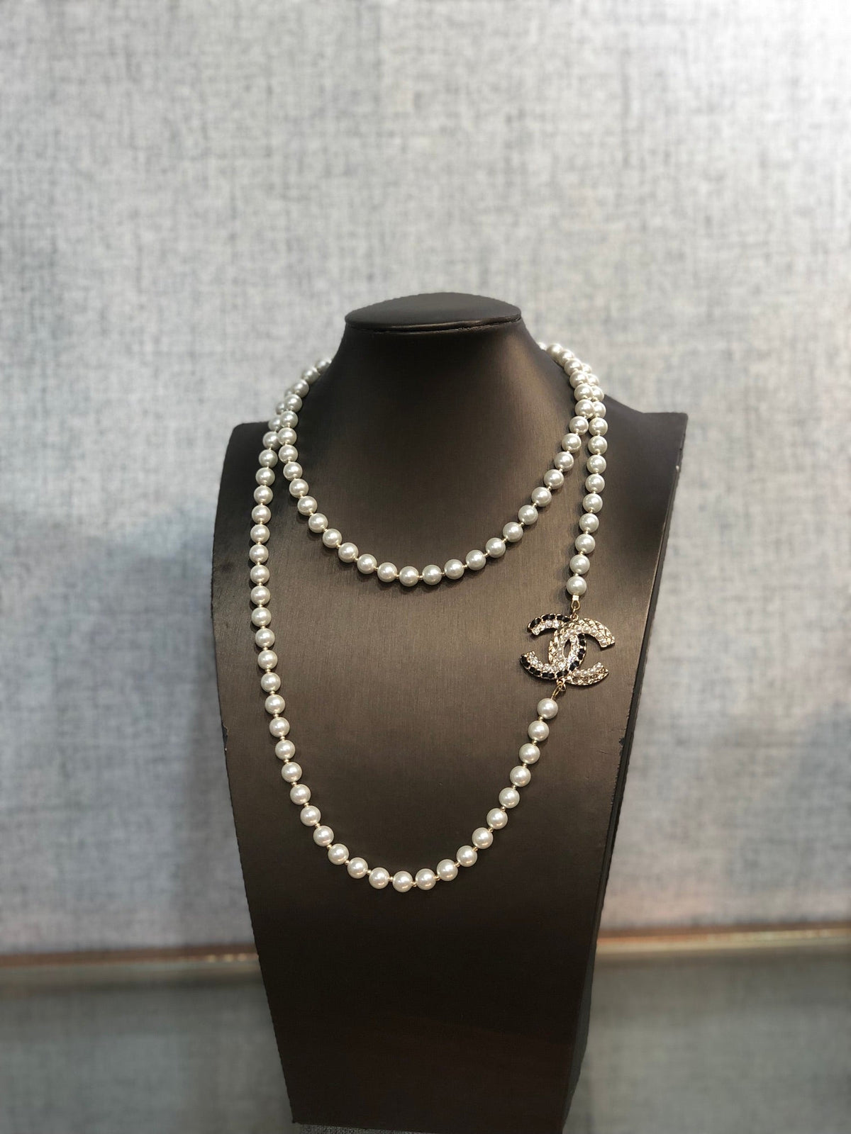 26S DOUBLE C LOGO PEARL LAYERED NECKLACE WITH CRYSTAL CC DETAIL IN GOLD METAL 631831