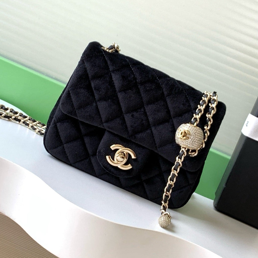 2026 Pearl Crush Mini Square Flap 18cm Velvet Leather