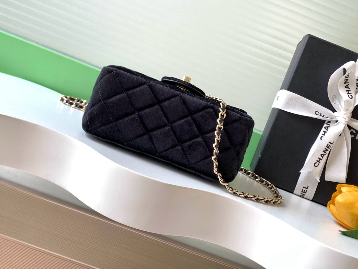 2026 Pearl Crush Mini Square Flap 18cm Velvet Leather