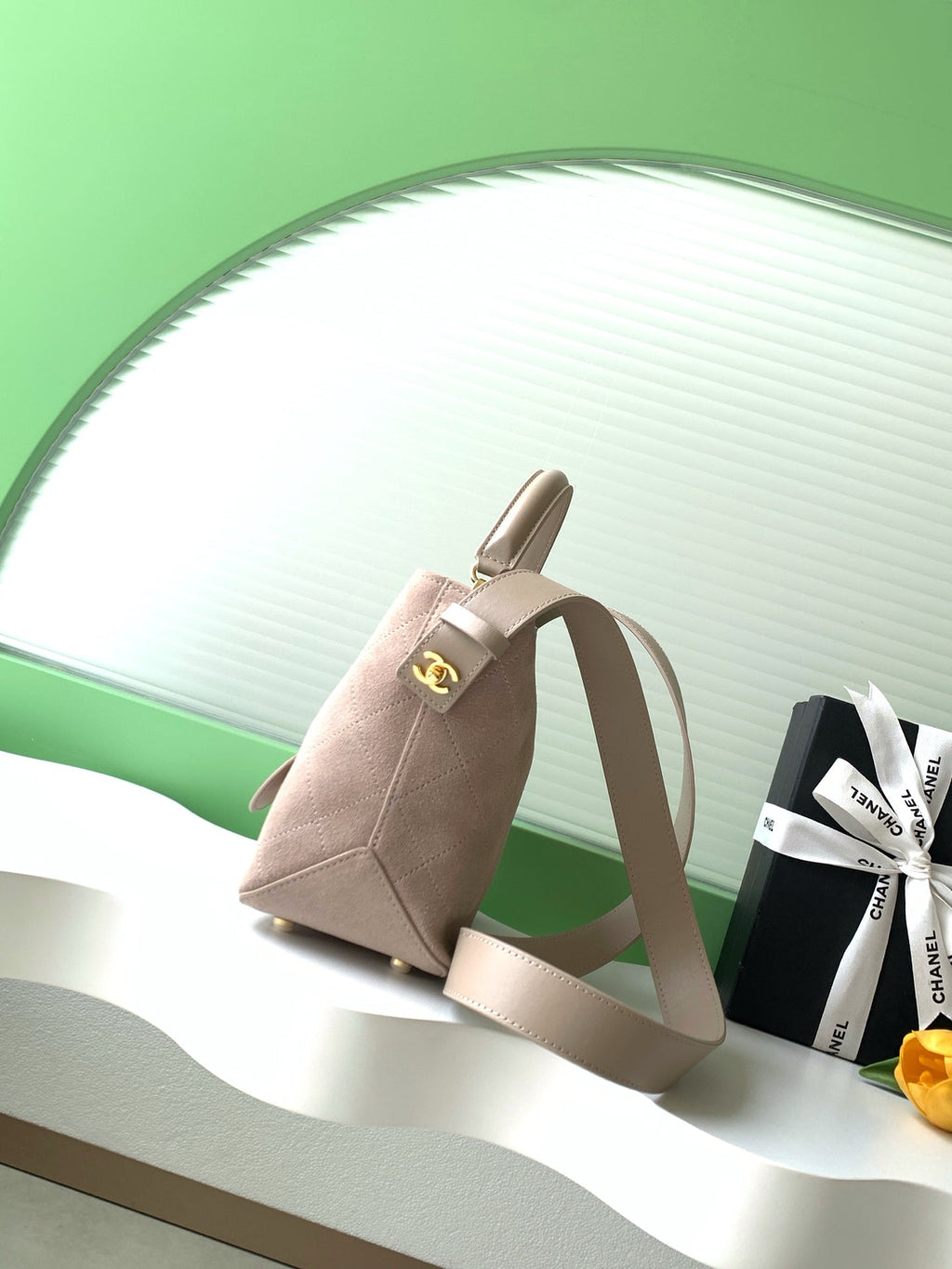 26S BUCKET SHOULDER BAG MEDIUM 29 IN LIGHT BEIGE SUEDE AND CALFSKIN GOLD HARDWARE