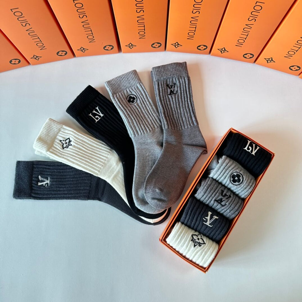 Medium to long cashmere embroidered cotton socks