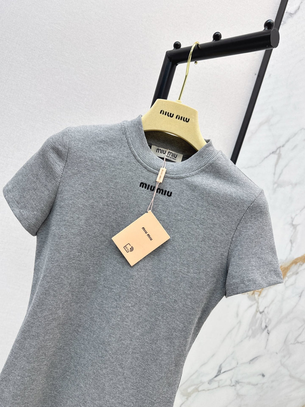 m 25ss embroidered t-shirt