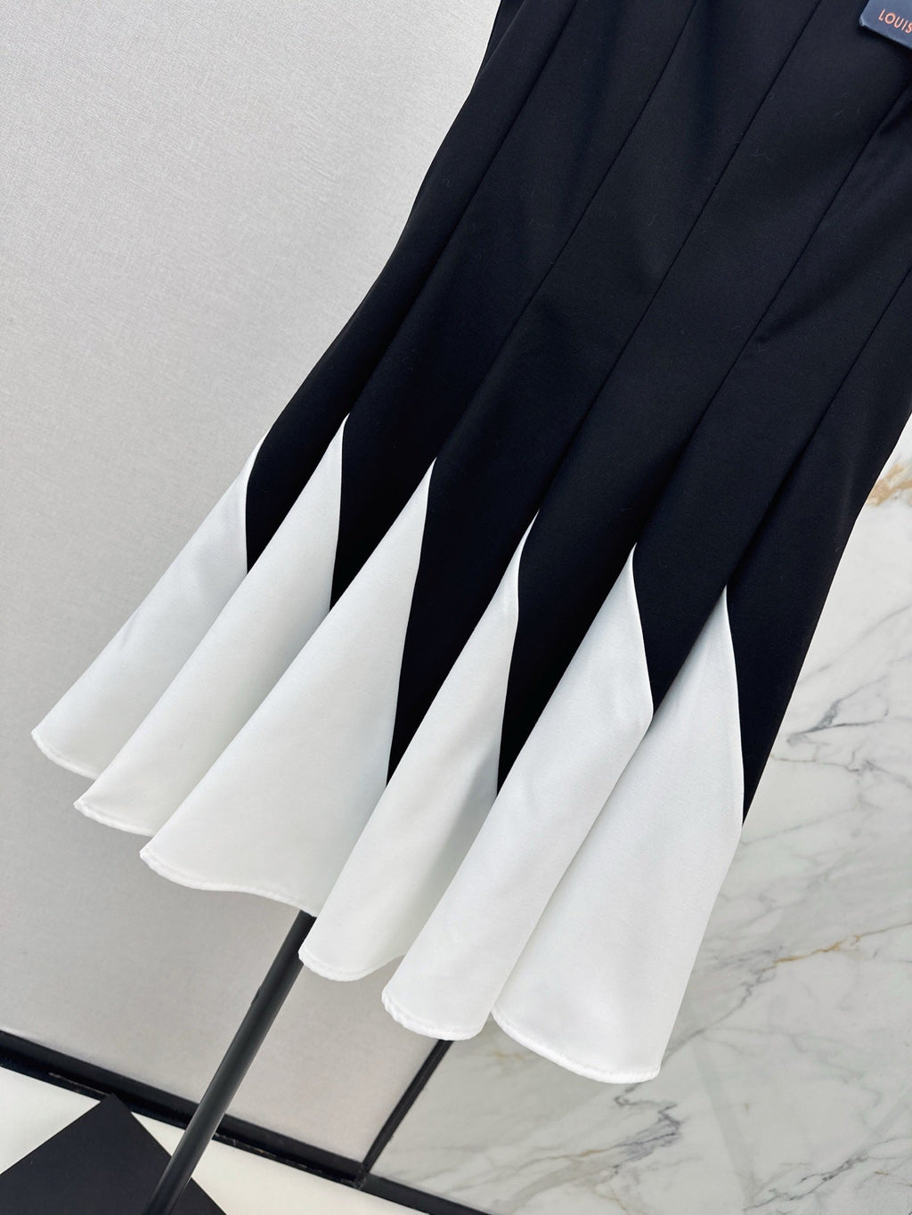 L 25ss ruffle dress