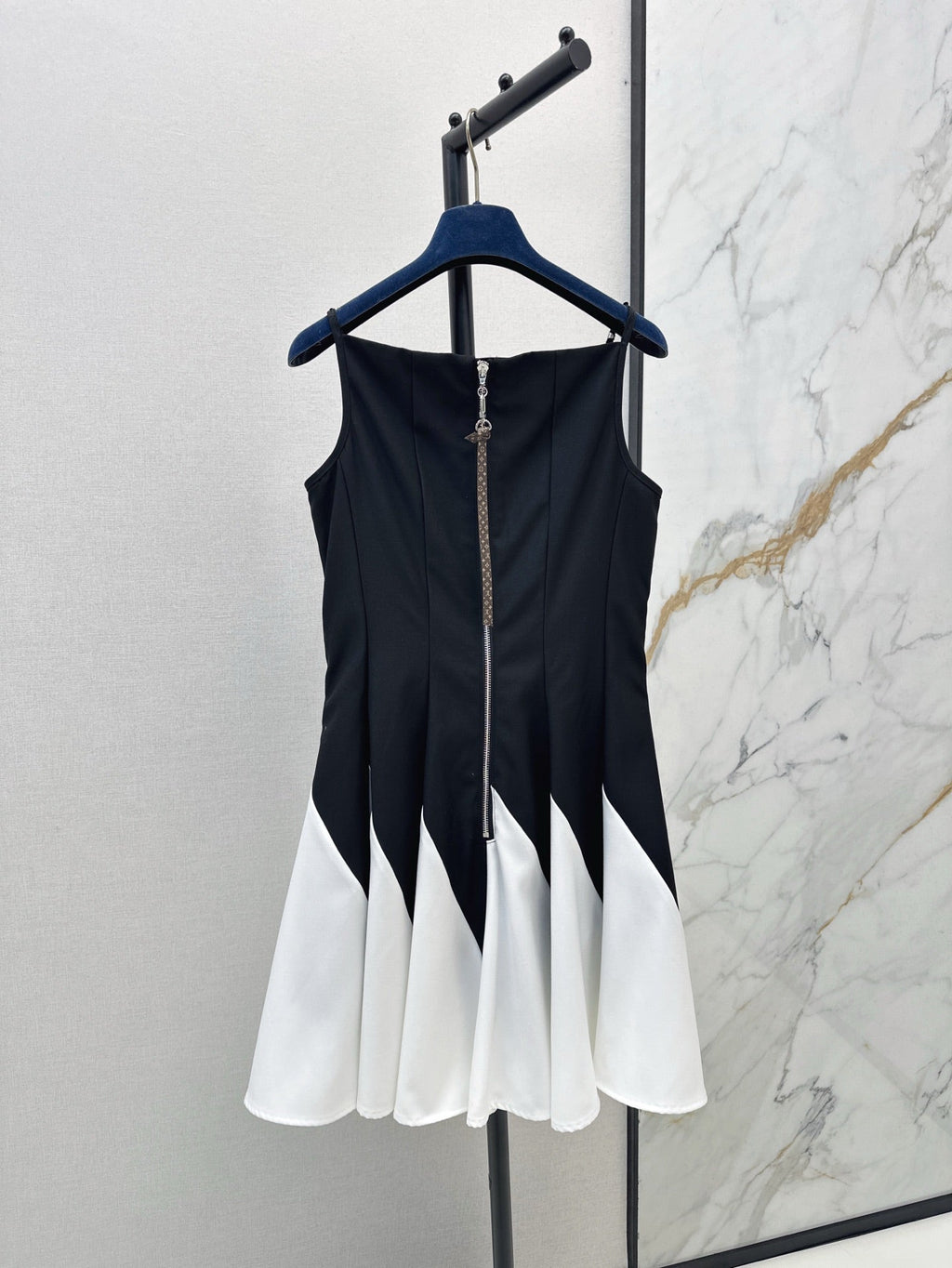 L 25ss ruffle dress