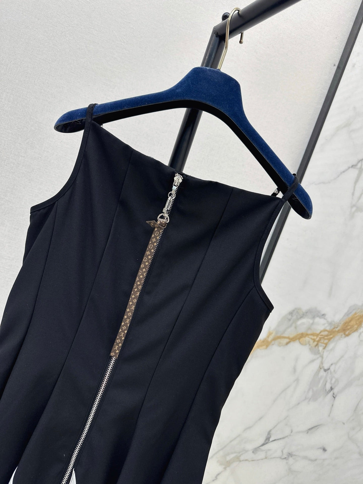 L 25ss ruffle dress