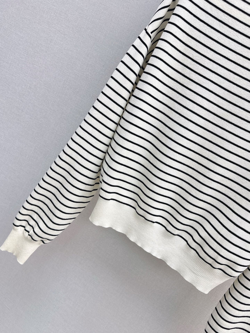 25SS Off-shoulder knitted shirt