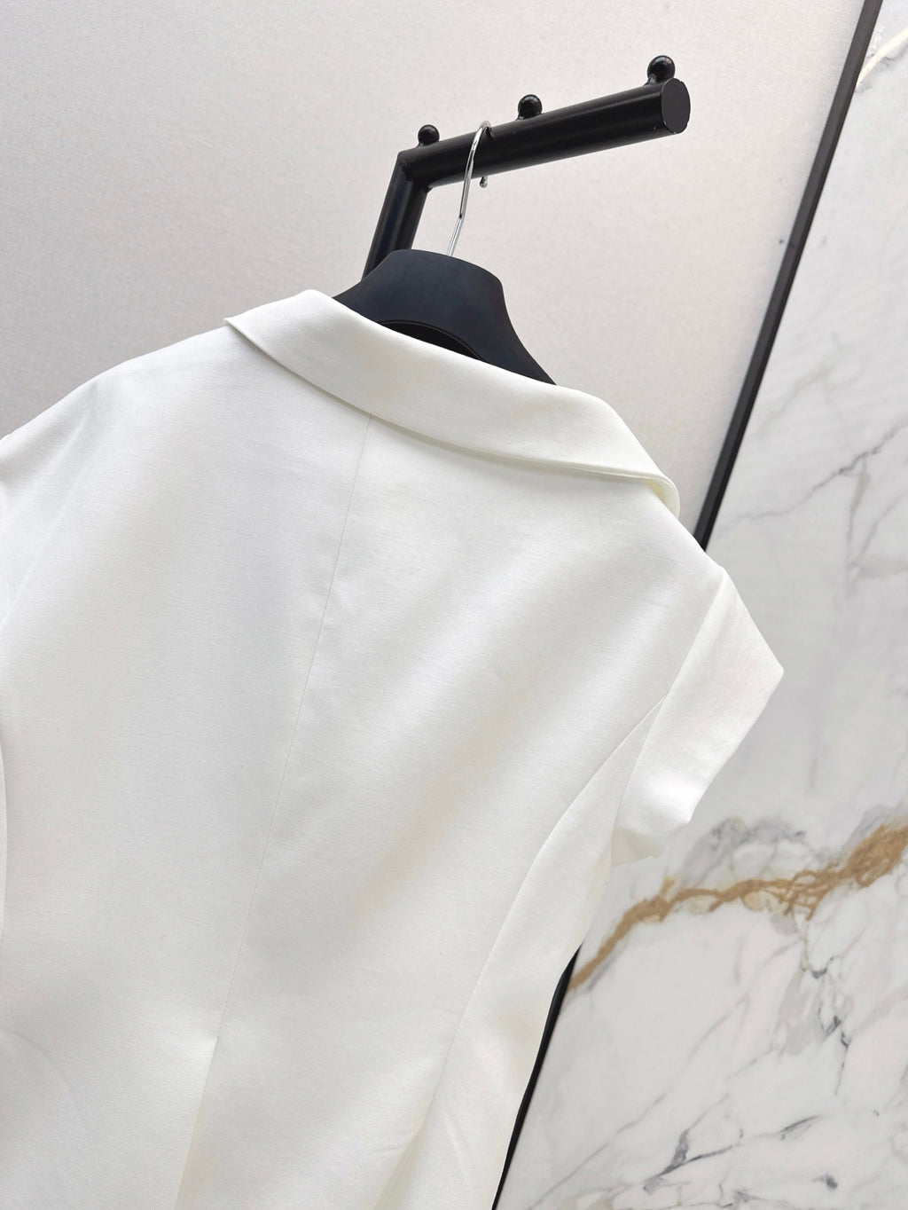 25ss slant collar vest