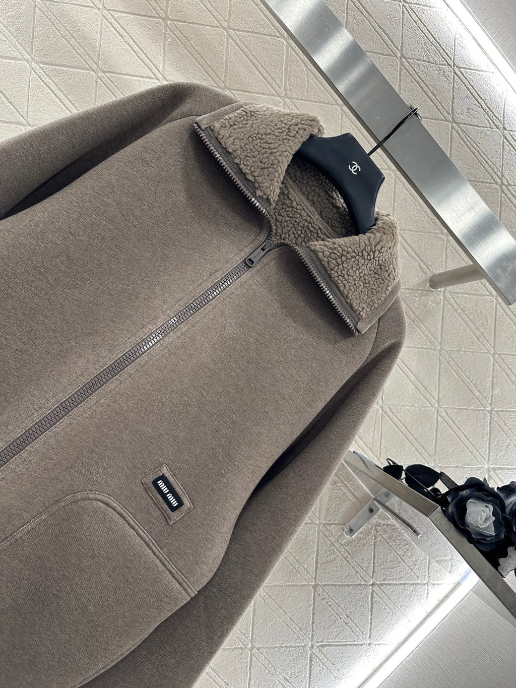 25fw Plush zip-up jacket