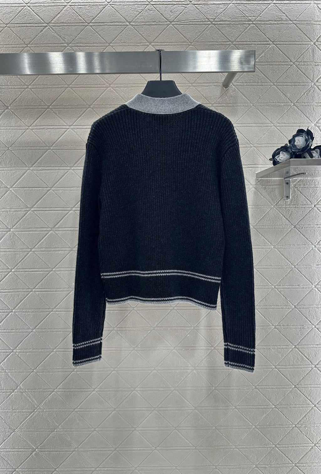 25fw New V-neck knitted cardigan