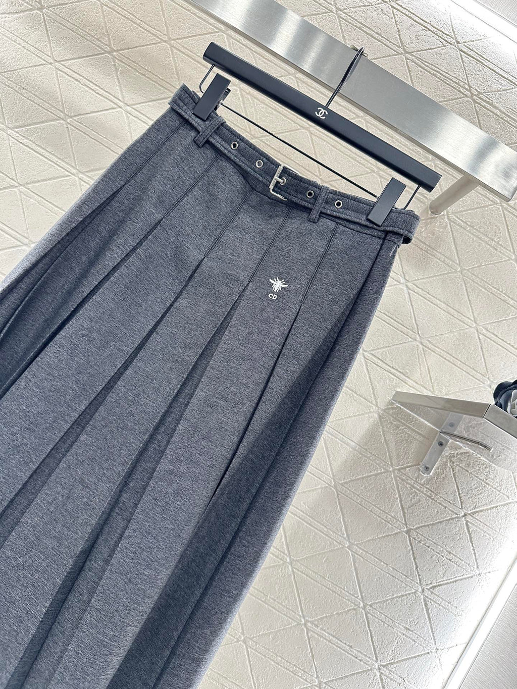 Belted midi pleated skirt