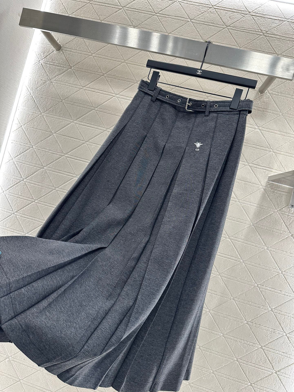 Belted midi pleated skirt